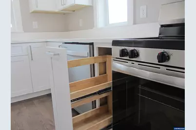 73 Park St, Lebanon, OR 97355 - Photo 8