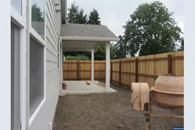 73 Park St, Lebanon, OR 97355 - Photo 20