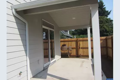 73 Park St, Lebanon, OR 97355 - Photo 18