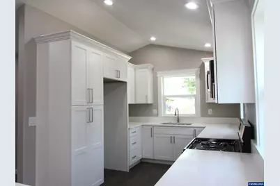 73 Park St, Lebanon, OR 97355 - Photo 8