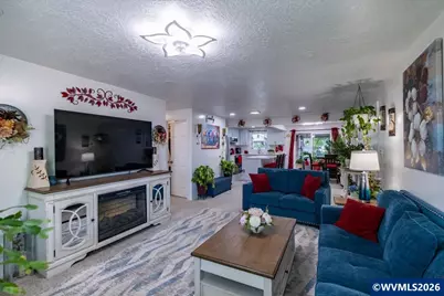 1424 Rainier Rd, Woodburn, OR 97071 - Photo 8