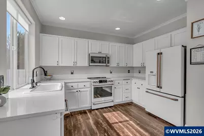2550 Edgewater Dr, Woodburn, OR 97071 - Photo 12