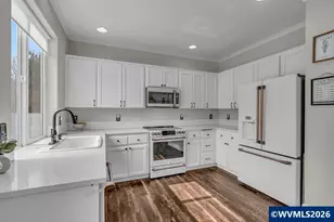 2550 Edgewater Dr, Woodburn, OR 97071 - Photo 12