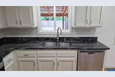 4992 Settlers Dr NE, Salem, OR 97305 - Photo 10