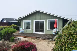 1101 NW Pacific Way, Waldport, OR 97394 - Photo 16