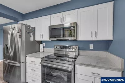 733 Meadowlawn Dr SE, Salem, OR 97317 - Photo 10