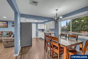 733 Meadowlawn Dr SE, Salem, OR 97317 - Photo 12