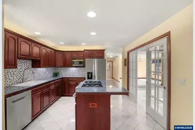 534 NE South Shore Rd, Portland, OR 97211 - Photo 12