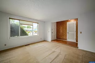 4652 Princess Ct NE, Salem, OR 97305 - Photo 6