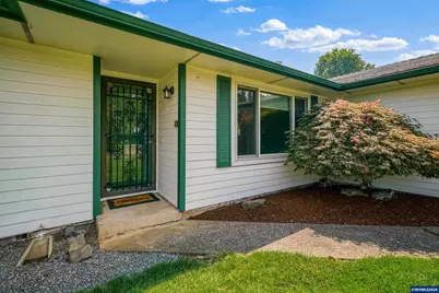 4652 Princess Ct NE, Salem, OR 97305 - Photo 2