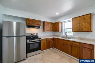 215 N Polk St, Independence, OR 97351 - Photo 10