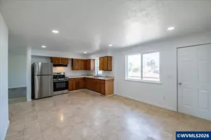 215 N Polk St, Independence, OR 97351 - Photo 14