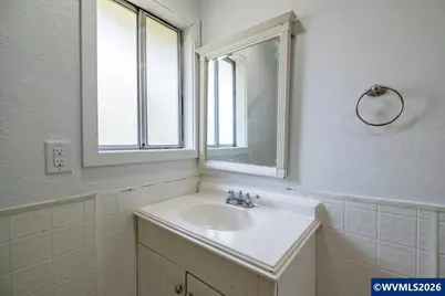 215 N Polk St, Independence, OR 97351 - Photo 20