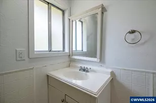 215 N Polk St, Independence, OR 97351 - Photo 20