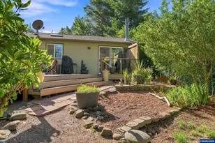607 Glenbrook Cir, Florence, OR 97439 - Photo 26