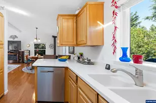 607 Glenbrook Cir, Florence, OR 97439 - Photo 8