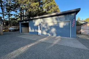 438 NW Douglas St, Dallas, OR 97338 - Photo 4