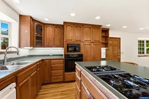 645 NW Kings Bl, Corvallis, OR 97330 - Photo 8