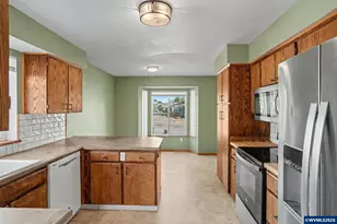 221 W Lincoln St, Carlton, OR 97111 - Photo 14