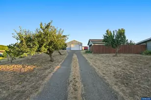 2008 Farmer Rd SE, Jefferson, OR 97352 - Photo 4