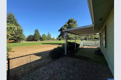 828 Oregon Wy, Woodburn, OR 97071 - Photo 2