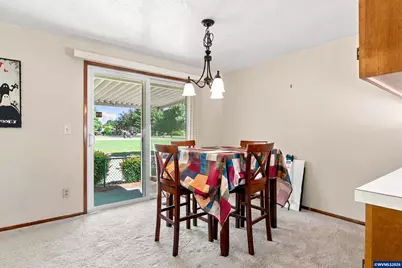 828 Oregon Wy, Woodburn, OR 97071 - Photo 8