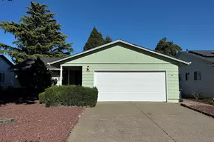 828 Oregon Way, Woodburn, OR 97071 - Photo 28