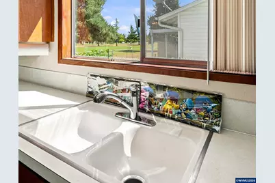 828 Oregon Wy, Woodburn, OR 97071 - Photo 12
