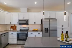 528 S 7th St, Independence, OR 97351 - Photo 16