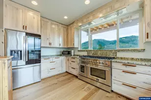 47555 McKenzie Hwy, Vida, OR 97488 - Photo 12