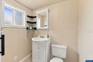 1875 23rd St NE, Salem, OR 97301 - Photo 28
