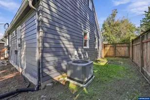 1875 23rd St NE, Salem, OR 97301 - Photo 34
