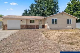 1078 29th St, Sweet Home, OR 97386 - Photo 2