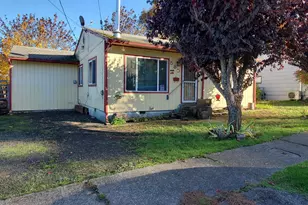 585 5th Ave, Sweet Home, OR 97386 - Photo 2