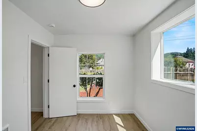 564 SW Cedar St, Mill City, OR 97360 - Photo 20