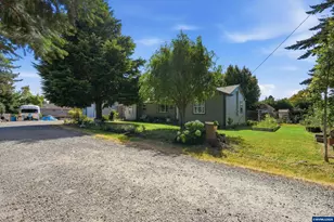 1270 E Jefferson St, Stayton, OR 97383 - Photo 4