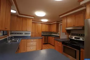 94607 Shelley Ln, Coquille, OR 97423 - Photo 10