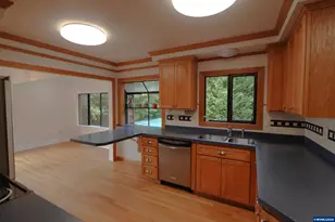 94607 Shelley Ln, Coquille, OR 97423 - Photo 8