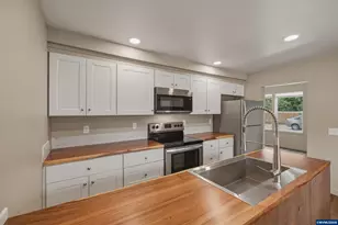 180 Hiatt St, Lebanon, OR 97355 - Photo 14