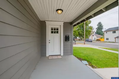 180 Hiatt St, Lebanon, OR 97355 - Photo 2