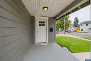 180 Hiatt St, Lebanon, OR 97355 - Photo 2