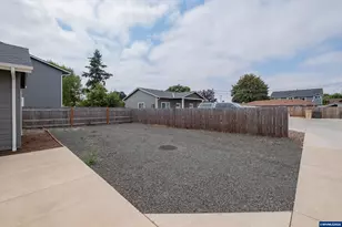 180 Hiatt St, Lebanon, OR 97355 - Photo 36
