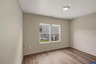 180 Hiatt St, Lebanon, OR 97355 - Photo 10