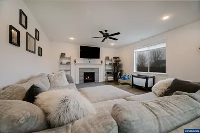 2303 NE Deciduous Av, Albany, OR 97321 - Photo 8