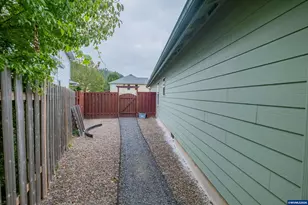 2390 Kokanee Way, Lebanon, OR 97355 - Photo 26
