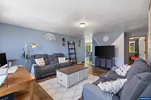 937 Shores St NE, Salem, OR 97301 - Photo 2