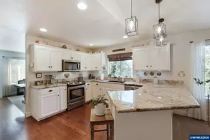 7083 Maplewood Dr SE, Turner, OR 97392 - Photo 12