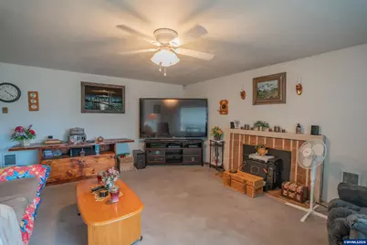 730 W C St, Lebanon, OR 97355 - Photo 12