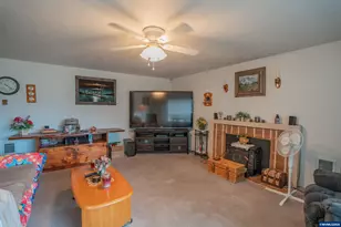 730 W C St, Lebanon, OR 97355 - Photo 12