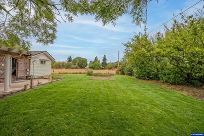 730 W C St, Lebanon, OR 97355 - Photo 2